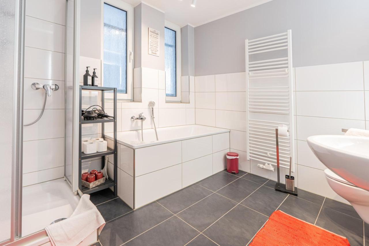 Golden Design Apartment Familie Business 6 Pers Buero Fitnessecke Naehe Messe Dus 1000 Mbit Duisbourg Extérieur photo