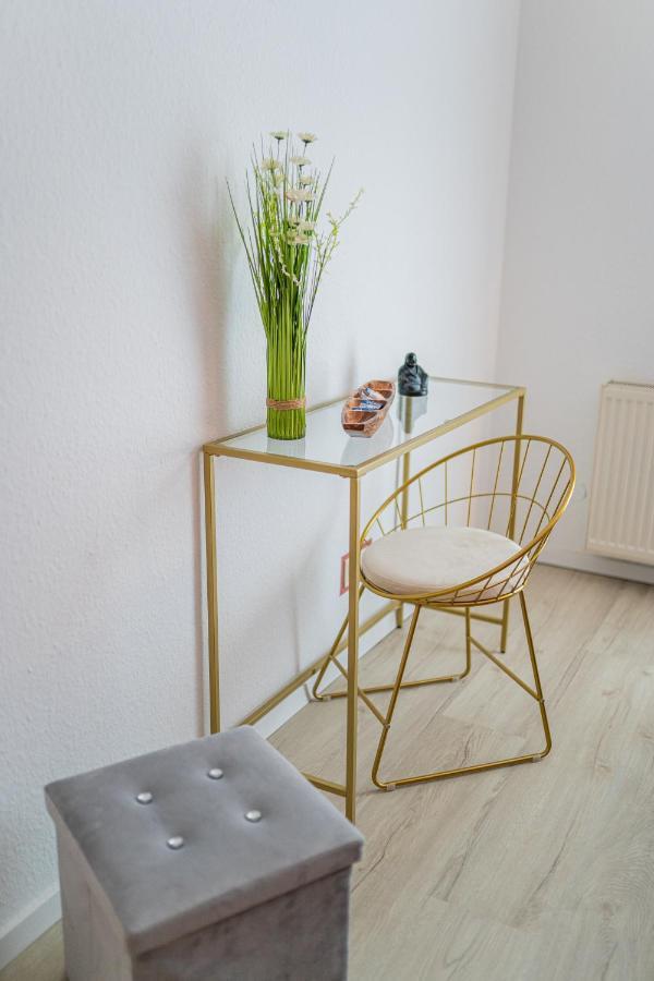 Golden Design Apartment Familie Business 6 Pers Buero Fitnessecke Naehe Messe Dus 1000 Mbit Duisbourg Extérieur photo